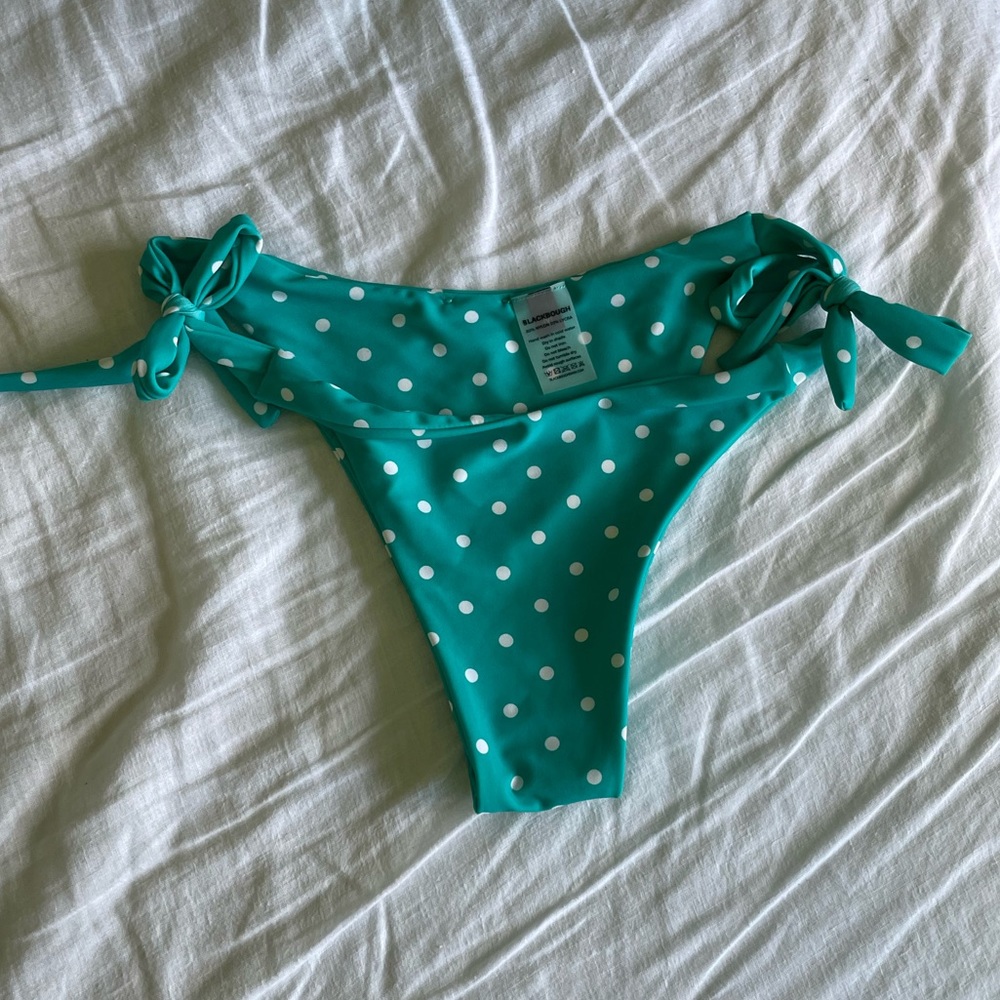 Blackbough cheeky bikini bottom-M